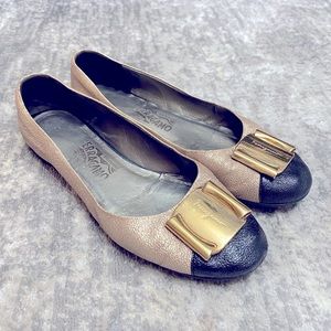 Salvatore Ferragamo Gold & Black Big Gold Logo Buckle Flat Cap toe 7.5